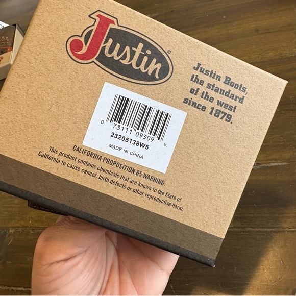 Justin Bifold Wallet Genuine Leather Tooled Accent Stitching Brown Distressed - Picture 3 of 5